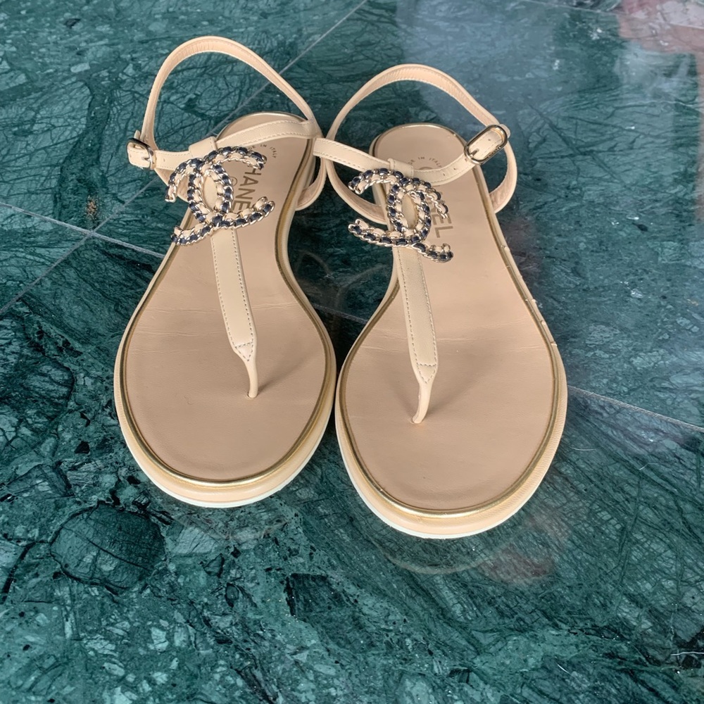 Chanel CC logo flat sandals